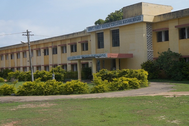 https://cache.careers360.mobi/media/colleges/social-media/media-gallery/28681/2020/2/17/Buliding of Government First Grade College Kushalanagar_Campus-View.jpg